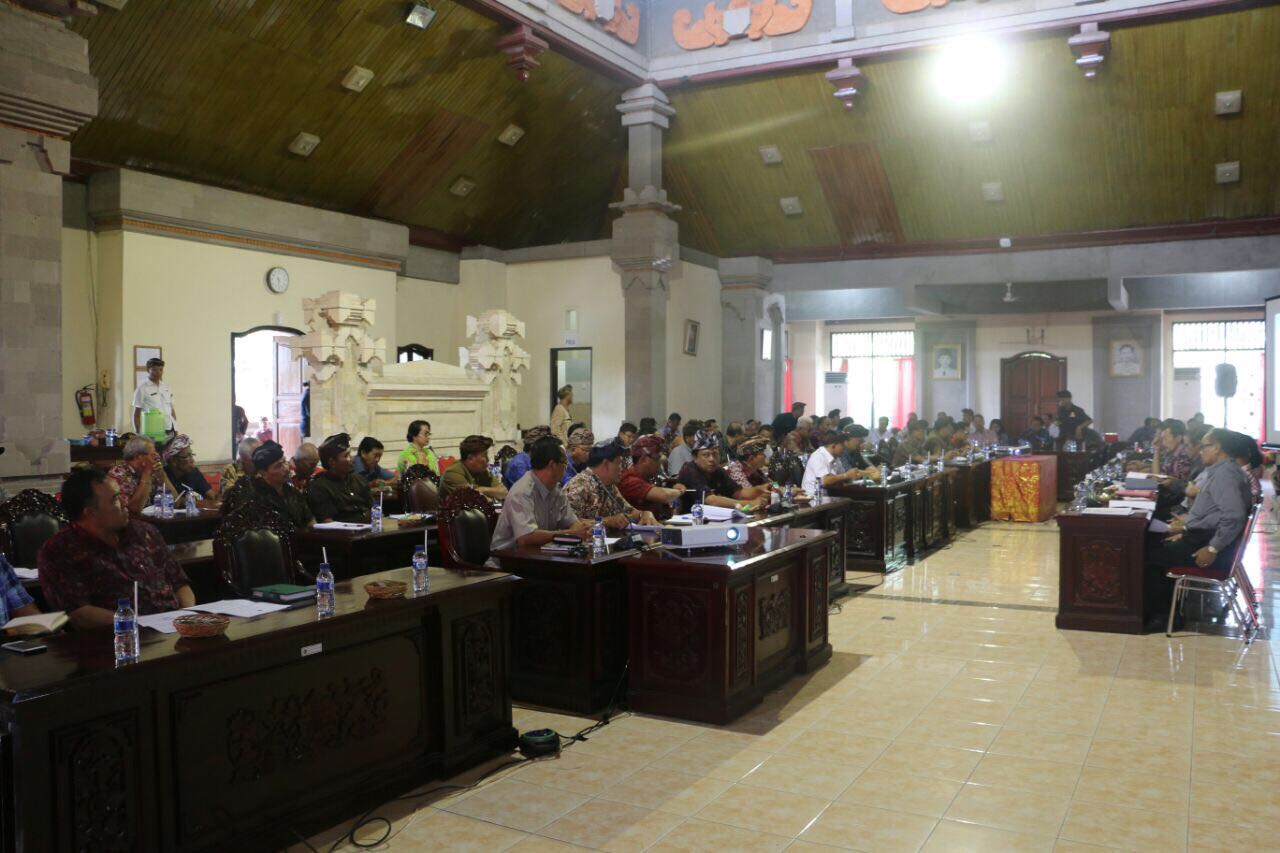 RAPAT SOSIALISASI RANCANGAN PERATURAN DAERAH INISIATIF DPRD KABUPATEN TABANAN TENTANG TANGGUNG JAWAB PERUSAHAAN