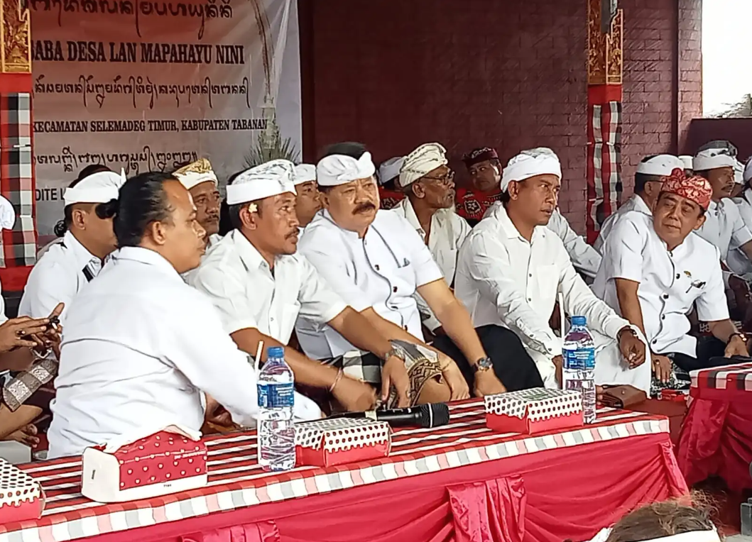 Ketua DPRD Tabanan Hadiri Karya Pedudusan Alit Ngusaba Desa Mapahayu Nini lan Masupati Awig