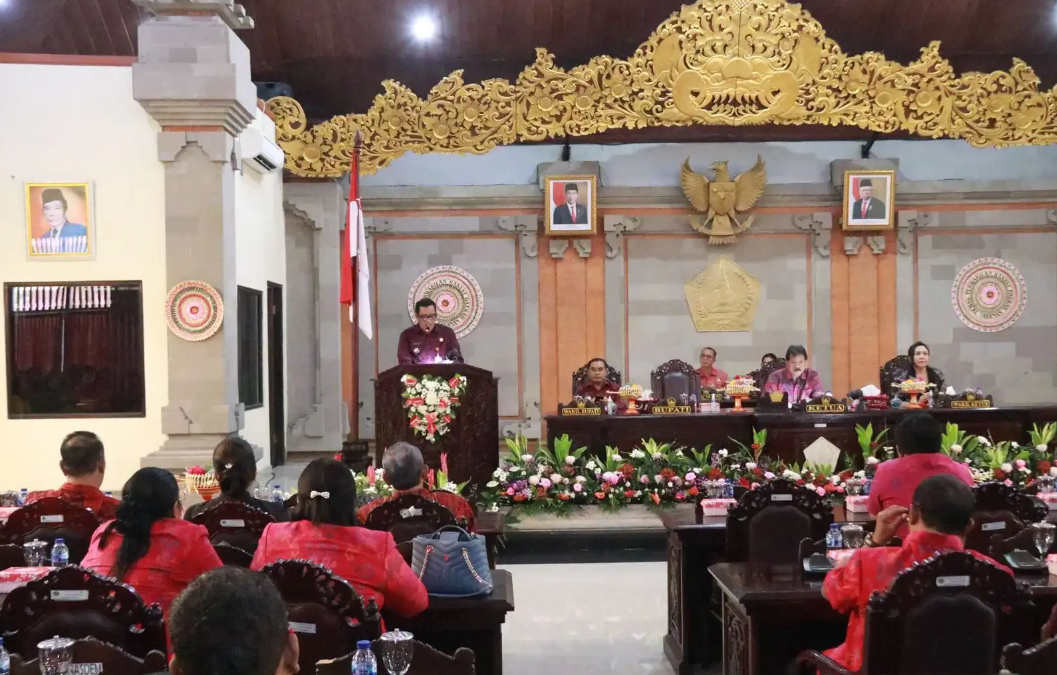 Bupati Tabanan Tanggapi Pemandangan Umum Fraksi-Fraksi Dewan Terhadap 4 Ranperda