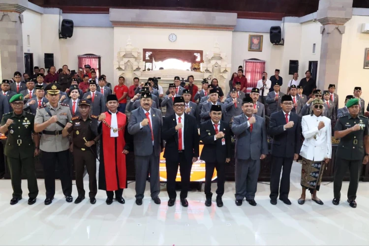 Bupati Sanjaya Hadiri Acara Pengucapan Sumpah Janji Anggota DPRD Kabupaten Tabanan Masa Jabatan 2024-2029