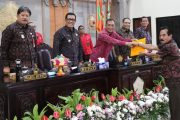 Bupati Tabanan Tanggapi Pandangan Umum Fraksi DPRD Terkait 4 Raperda