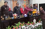 Bupati Tabanan Tanggapi Pandangan Umum Fraksi DPRD Terkait 4 Raperda