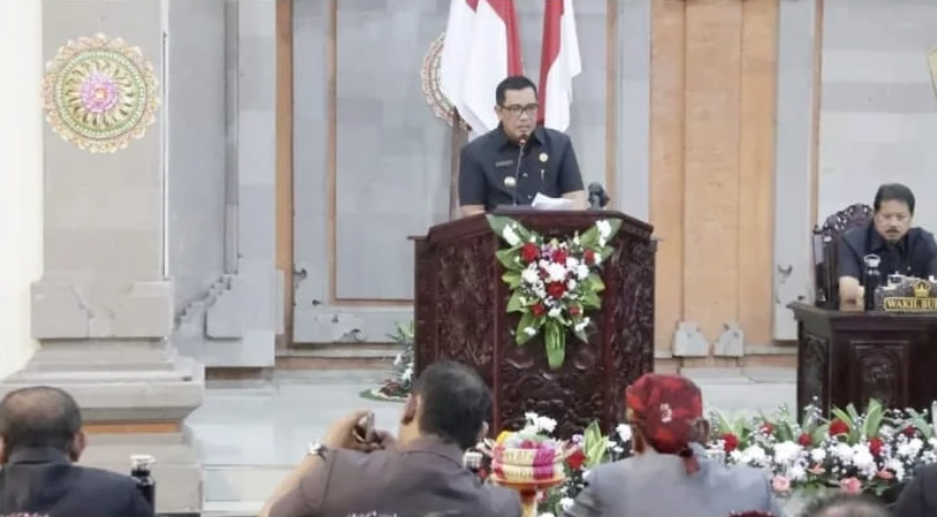 Hadiri Rapat Paripurna DPRD Kabupaten Tabanan, Bupati Sanjaya Sampaikan Empat Ranperda Strategis